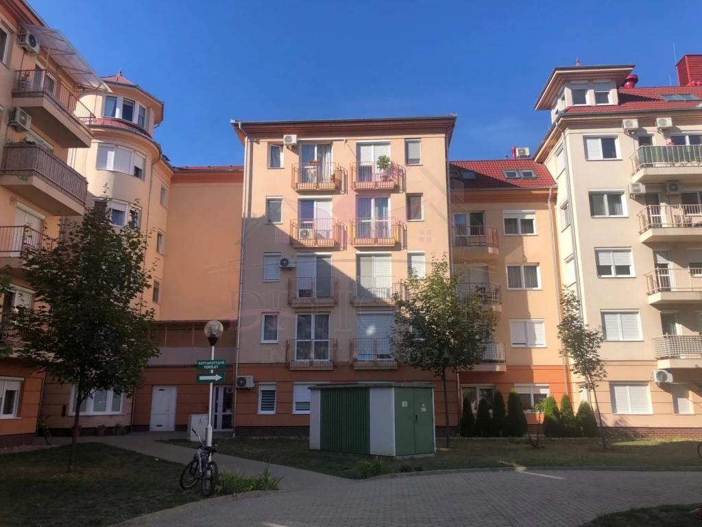 Debrecenben a Füredi Kapu lakóparkban kiadó egy 63nm-es, 1+2 félszobás, bútorozott társasházi lakás!