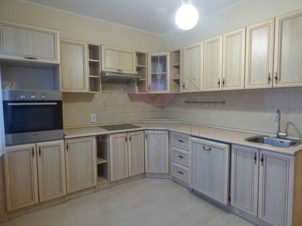 Debrecenben az István úton kiadó egy 71nm-es, 3 szobás, részben bútorozott társasházi lakás!