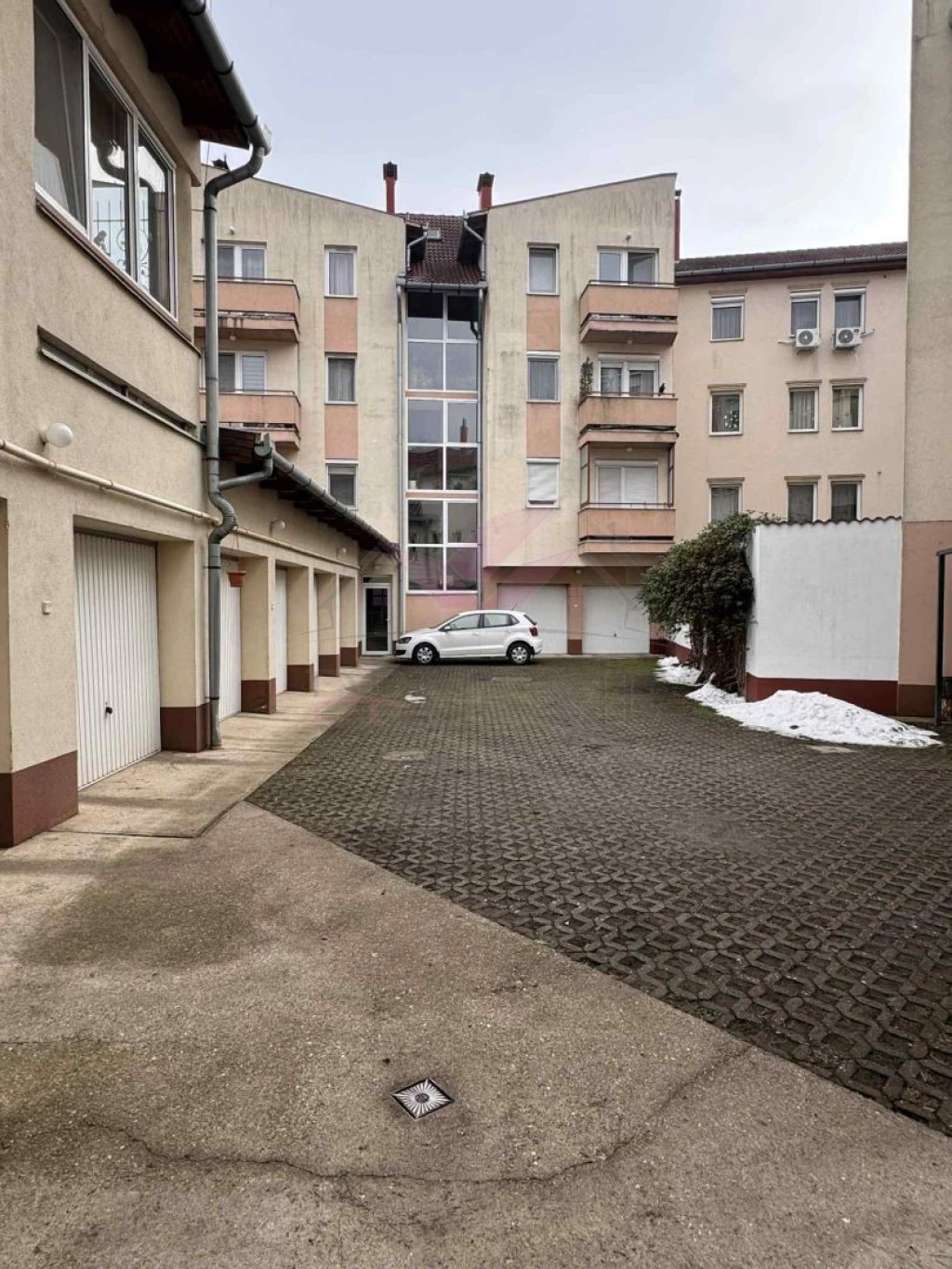 Debrecen Belvárosában a Mester utcán nappali+ 2 szobás, 1. emeleti társasházi lakás ELADÓ!