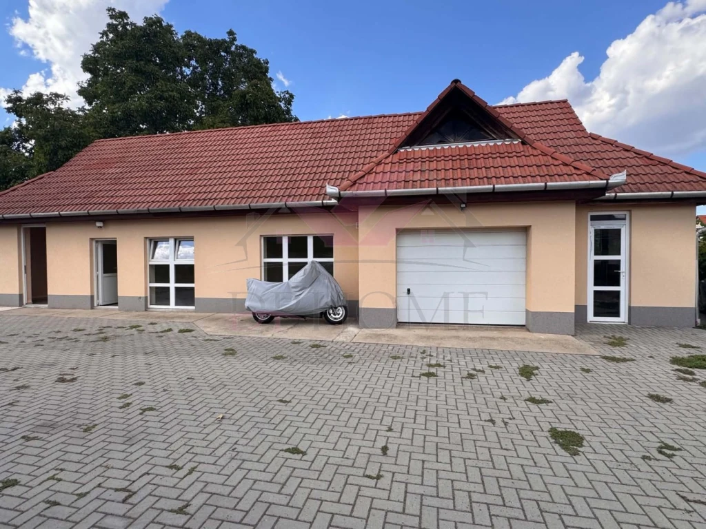 Debrecenben a Hatvan utcai kertben 43 m2-es üzlethelyiség/műhely KIADÓ!