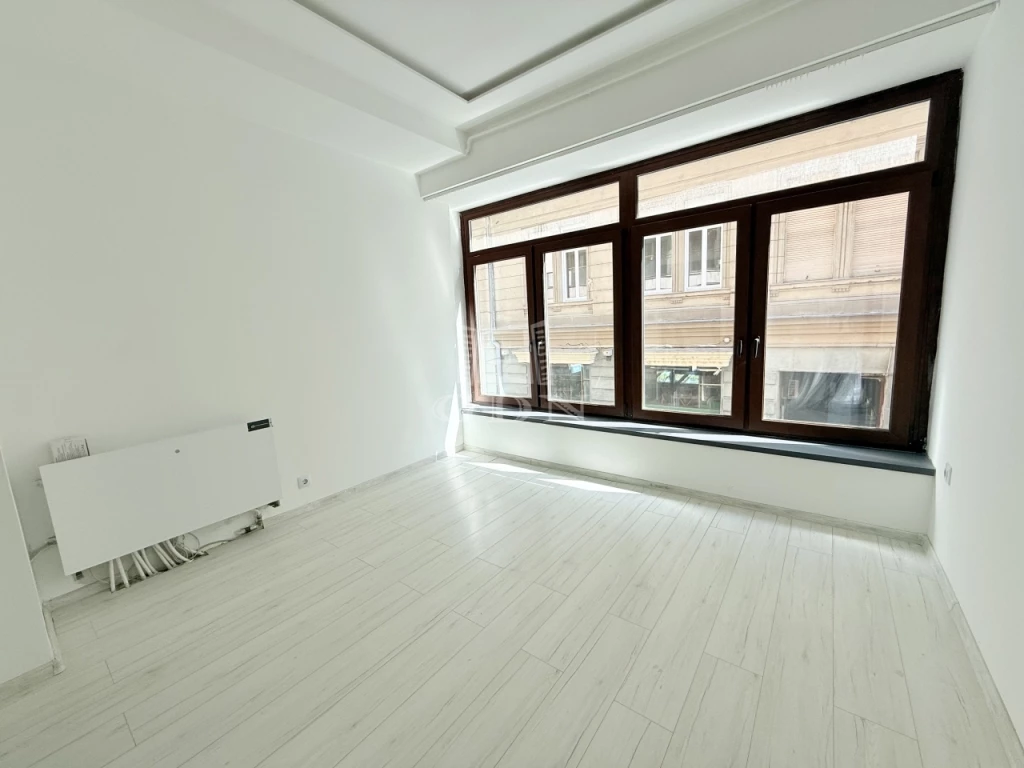 For sale brick flat, Budapest V. kerület, Belváros, Párizsi utca