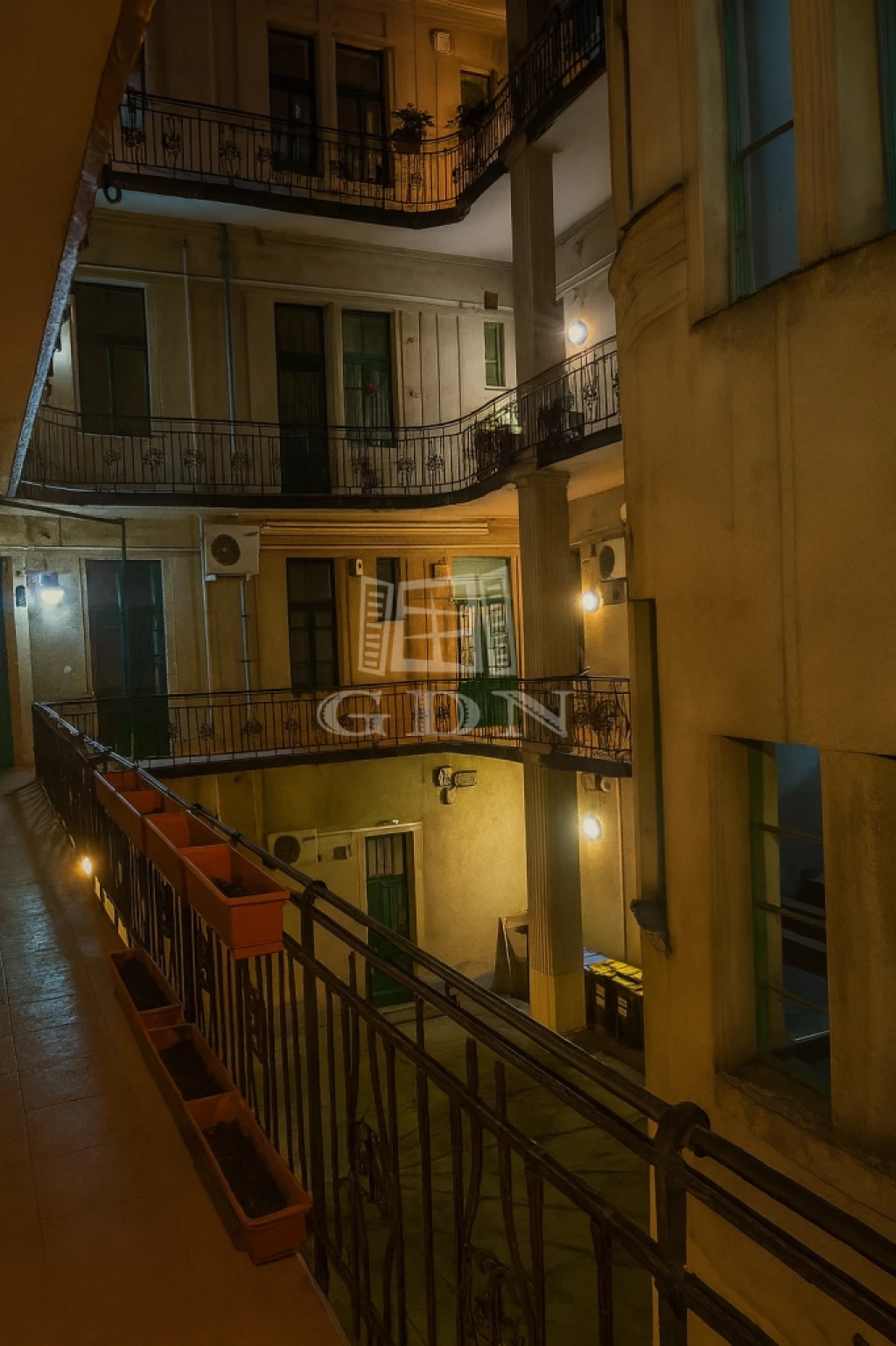 For sale brick flat, Budapest VIII. kerület, Palotanegyed, Harminckettesek tere közelében