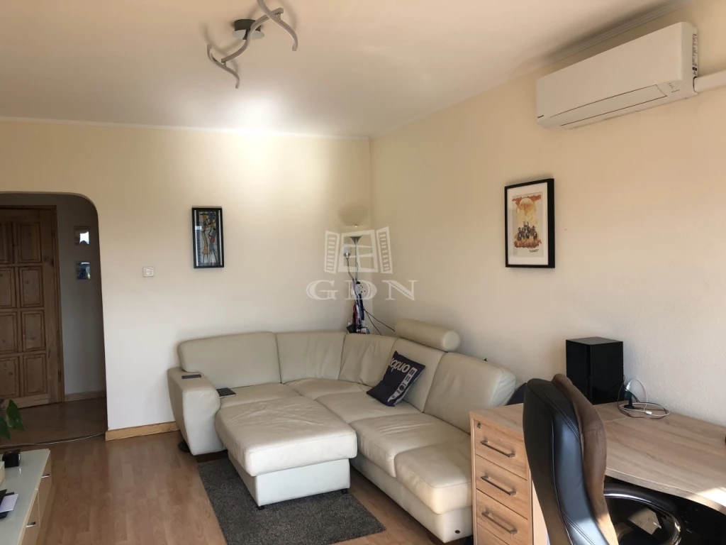 Eladó panellakás, Budapest XV. kerület, Szent Korona útja