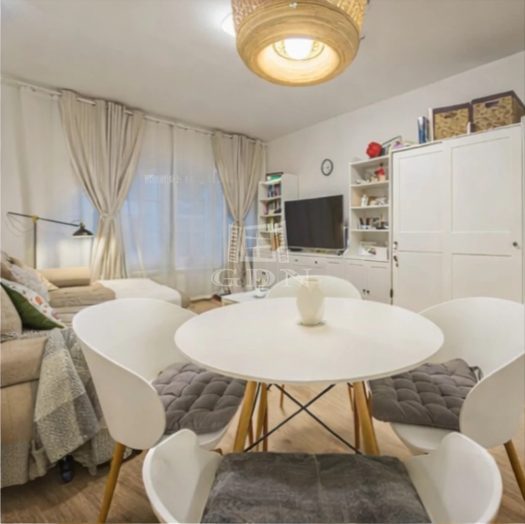 For sale brick flat, Budapest XIII. kerület, Újlipótváros, Radnóti Miklós utcánál