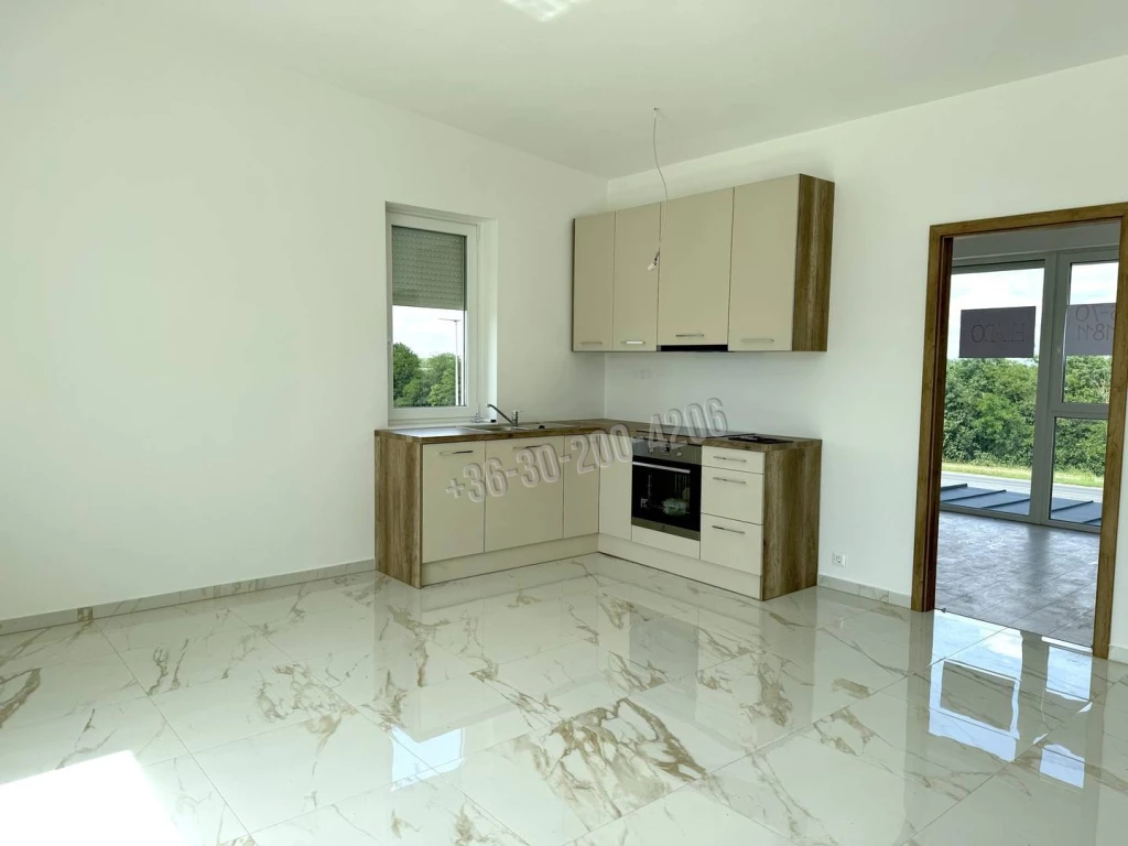 For sale brick flat, Levél