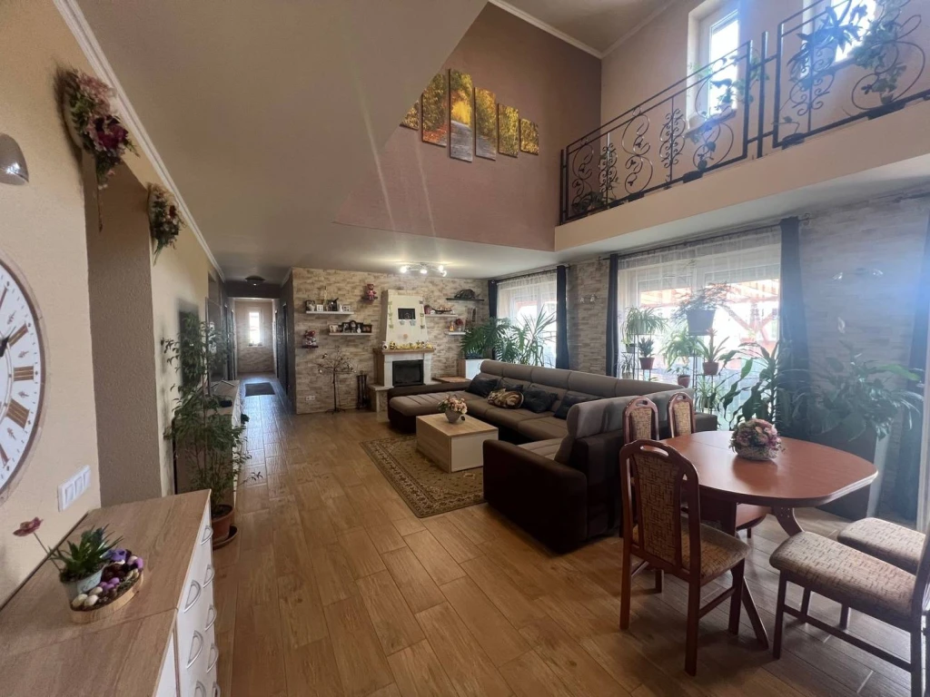 Eladó Családi ház, Oroszlány, Borbálatelep, 270nm, 149900000 Ft