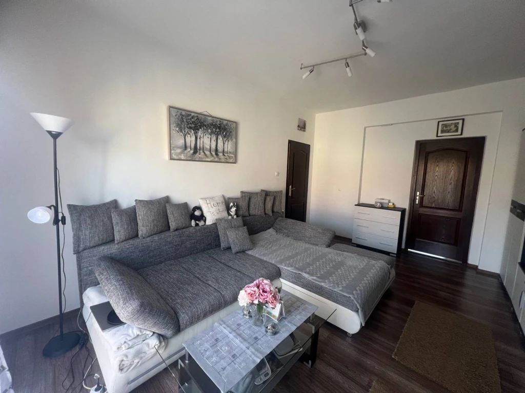 Eladó Társasházi lakás, Oroszlány,  Nincs megadva, 53nm, 33990000 Ft