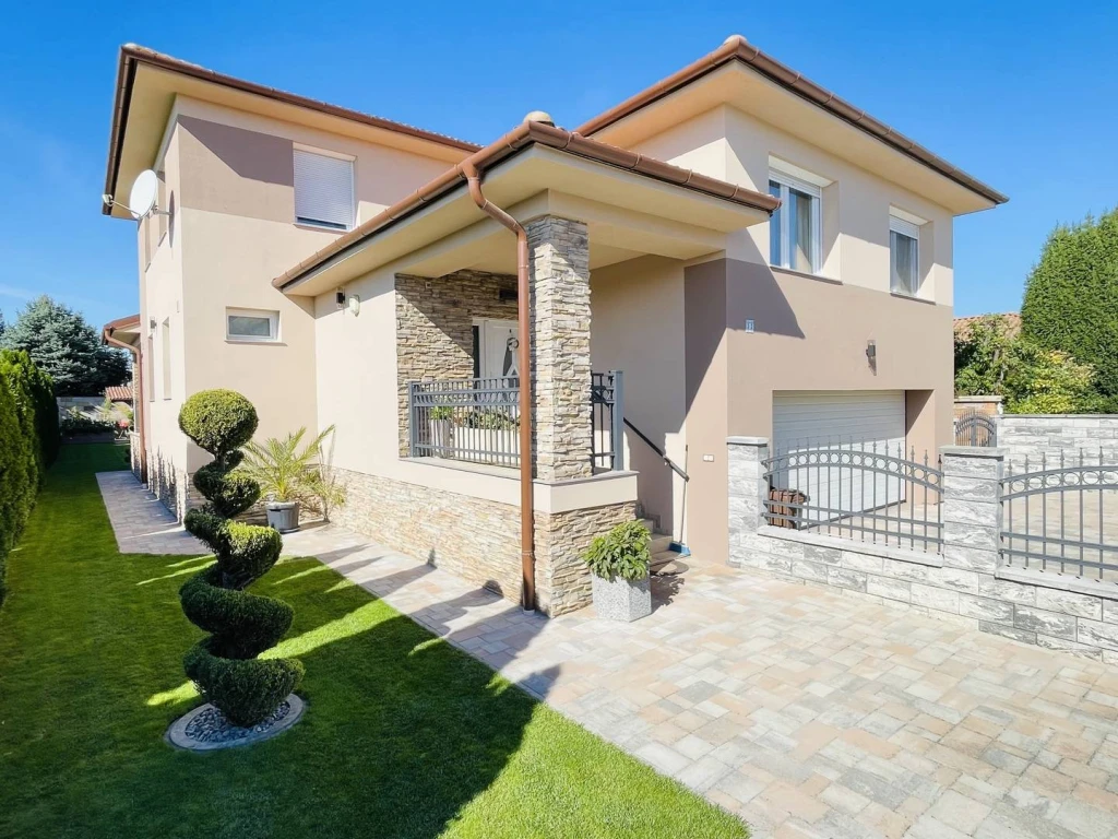 Eladó Családi ház, Mosonmagyaróvár,  Nincs megadva, 293nm, 188000000 Ft