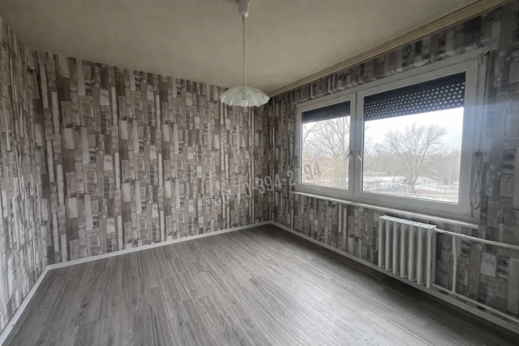 For sale panel flat, Oroszlány, Újváros, Táncsics Mihály út