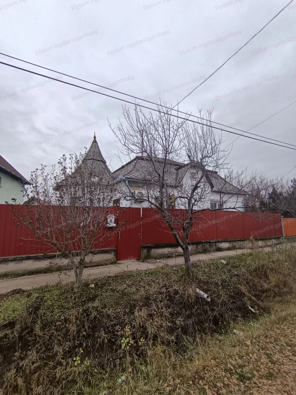 Eladó felújított, 110 m²-es családi ház Tápiószentmárton kedvelt részén!