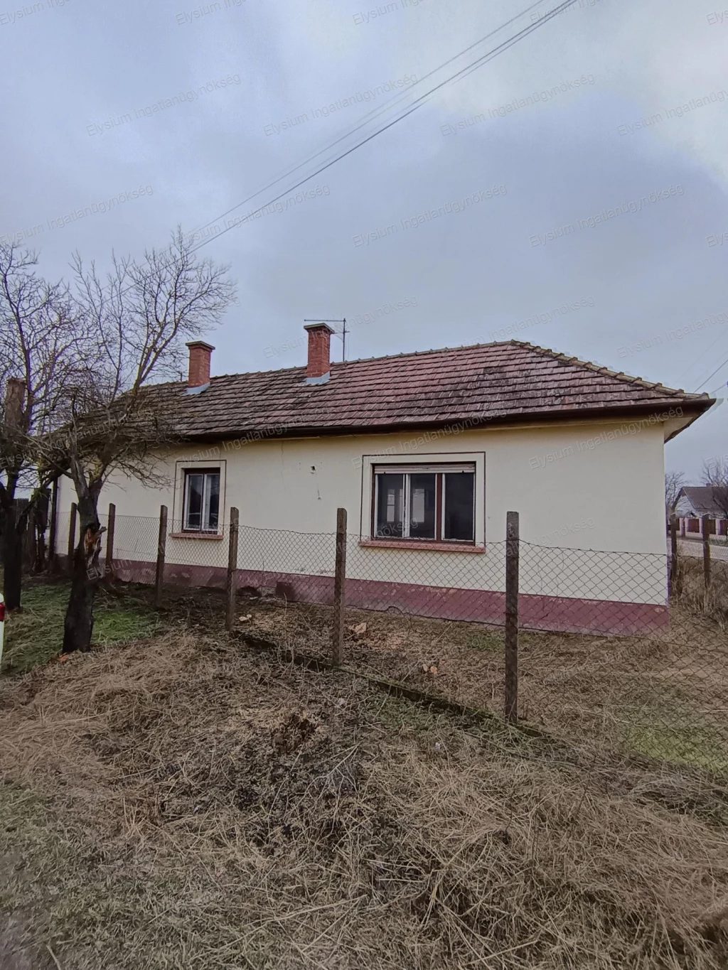 Piaci ár alatt, jó elosztással rendelkező családi ház eladó Cegléden!