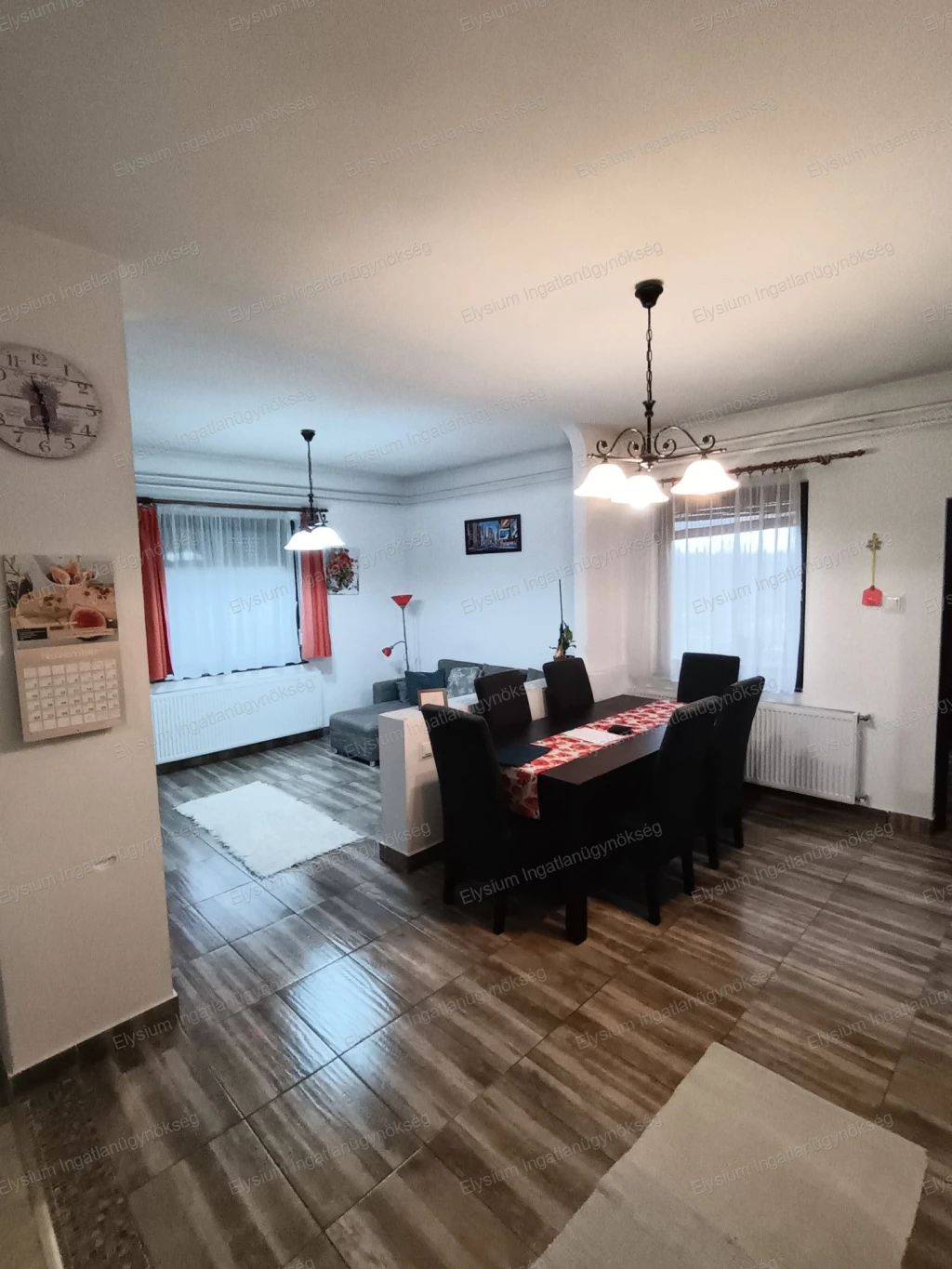 Eladó felújított családi ház Újszilváson!