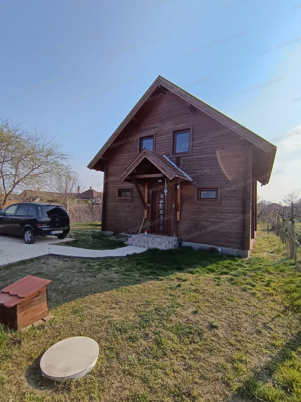 Hitelre is megvásárolható egyedi családi ház eladó Cegléd közkedvelt részén!