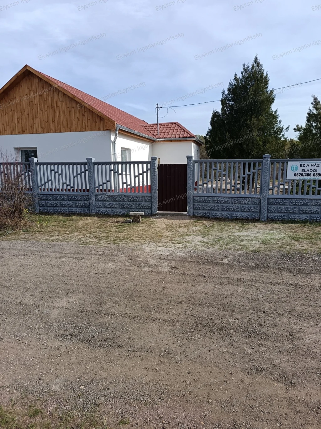 Eladó felújított családi ház Tápiószentmárton csendes részén!