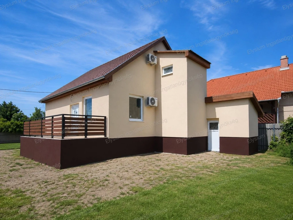 PRÉMIUM MINŐSÉGBEN TELJES KÖRŰEN FELÚJÍTOTT CSALÁDI HÁZ NAGYKÁTÁN!