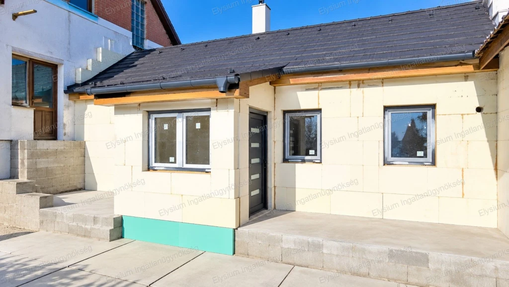 CEGLÉD, ÚRI NEGYED – 46 m²-ES LAKÁS SAJÁT TERASSZAL – 21 M FT