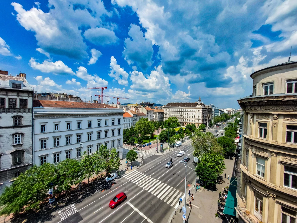 Eladó téglalakás, Budapest VI. kerület