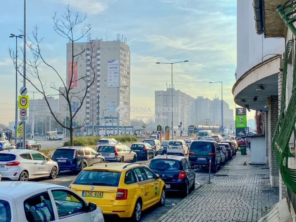 Eladó Üzlethelyiség, Budapest 3. ker.