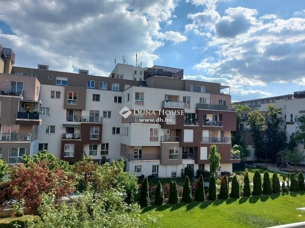 Angyalföld szívében – Szekszárdi utcában, kocsibeállóval, Újszerű házban, teraszos, 73 nm-es