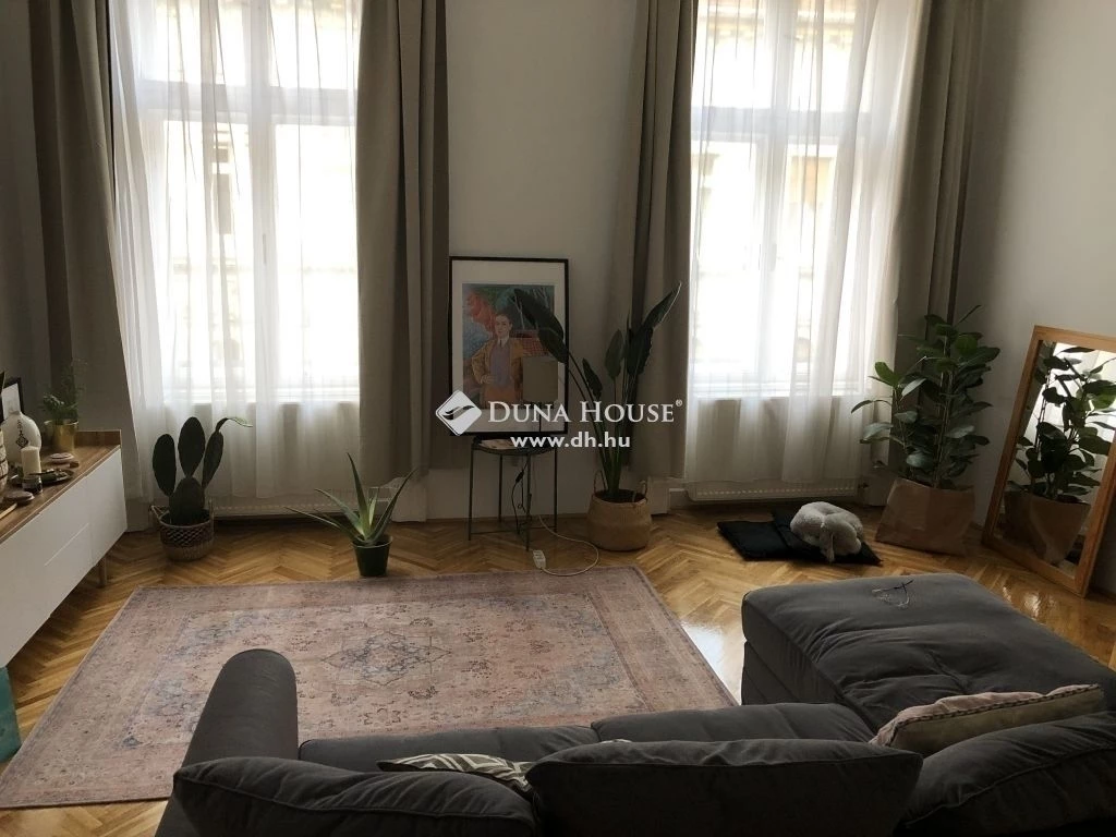 NAgymező utcában eladó egy 97 nm es 3 szobás, utcai nézetű, felújított lakás!