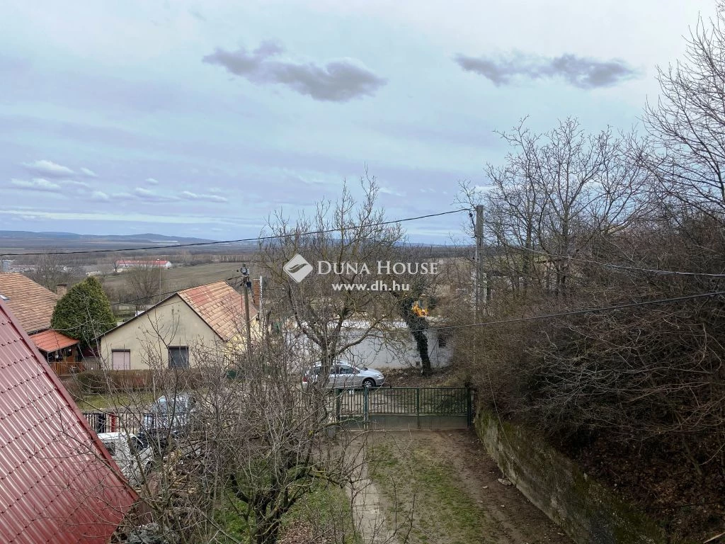 Eladó ház, Zsámbék panorámás felújítandó ház, csendes zsákutcában