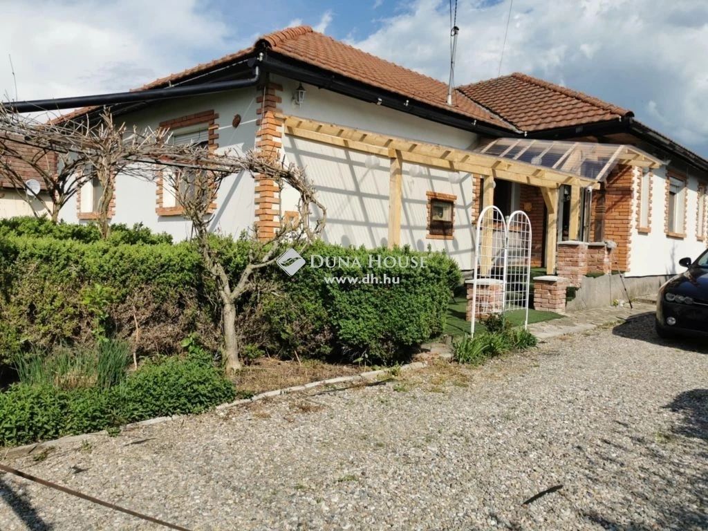Eladó ház, Gönc