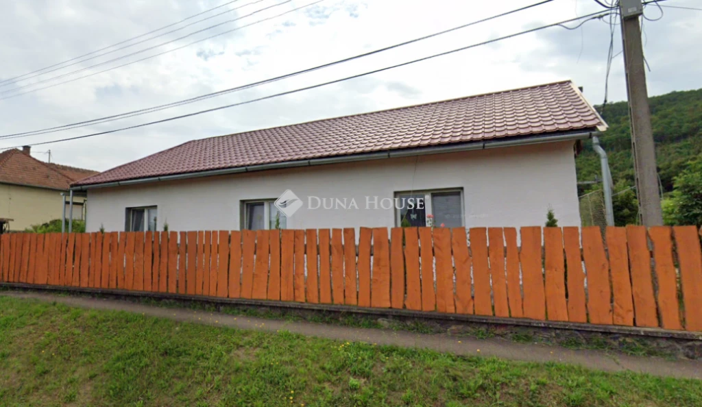 Eladó ház, Mónosbél