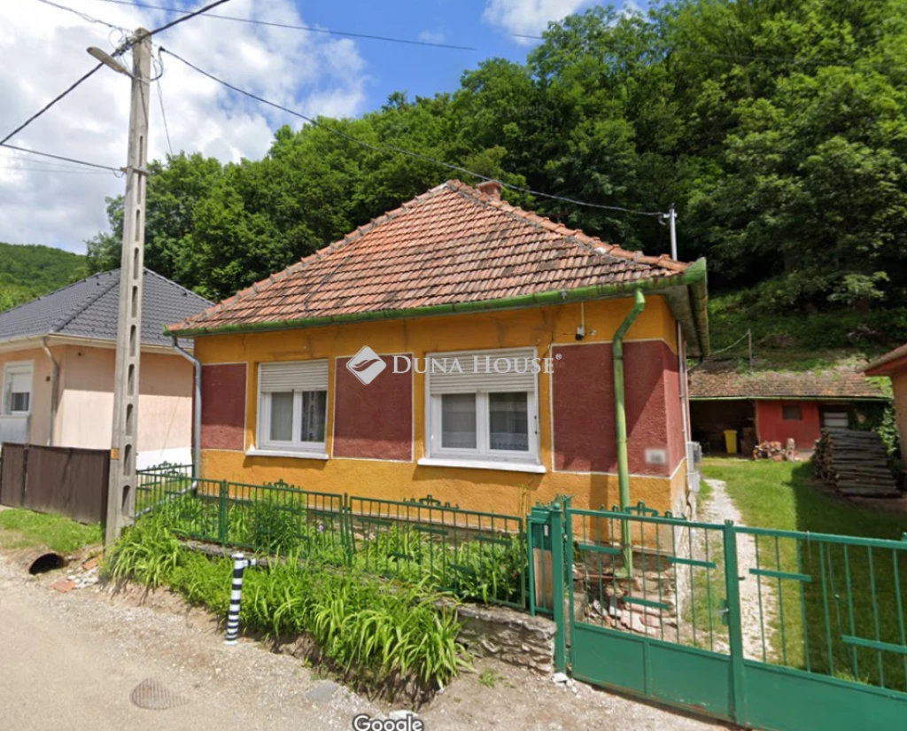 Eladó ház, Répáshuta