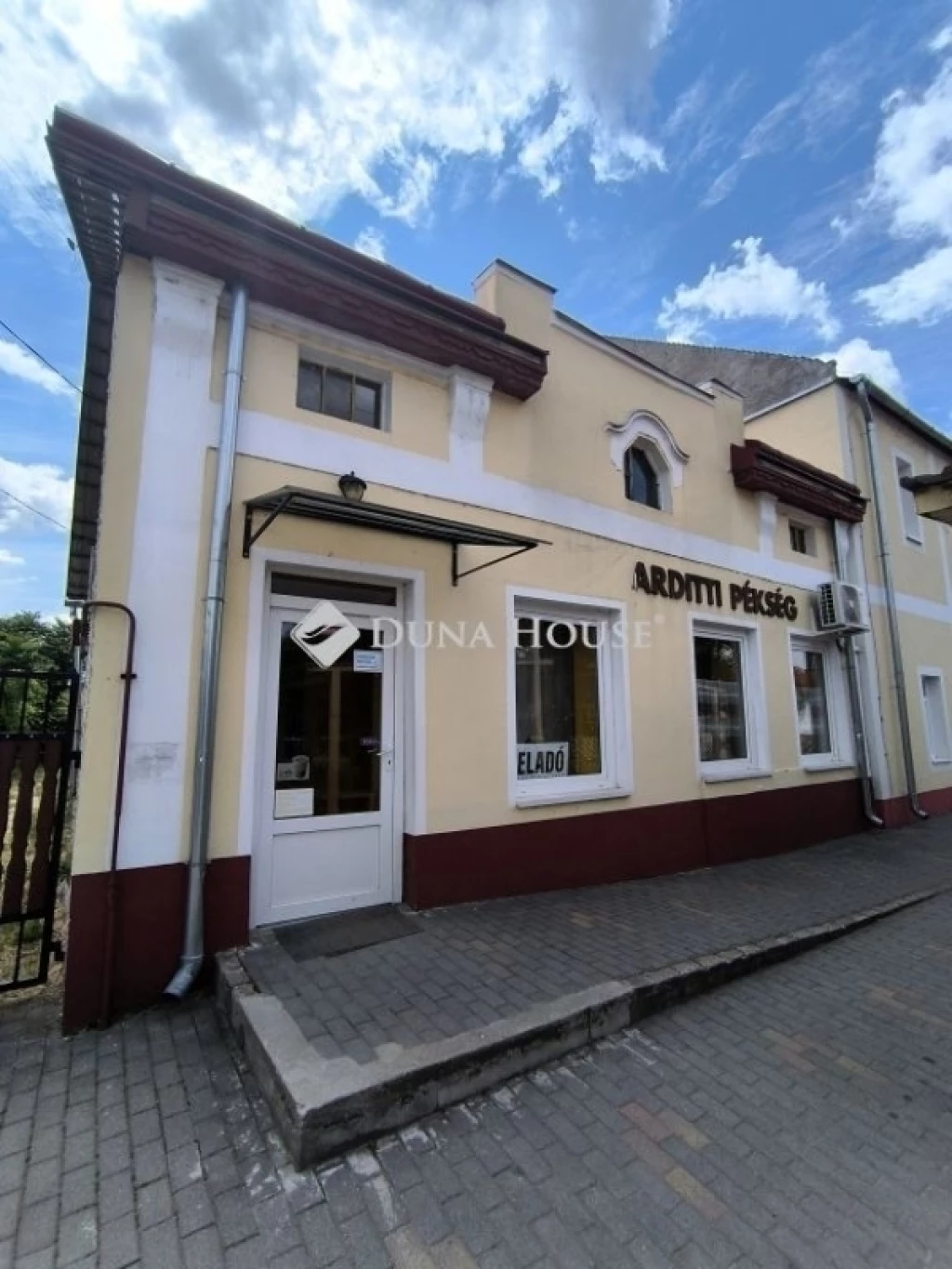 Eladó ház, Ónod