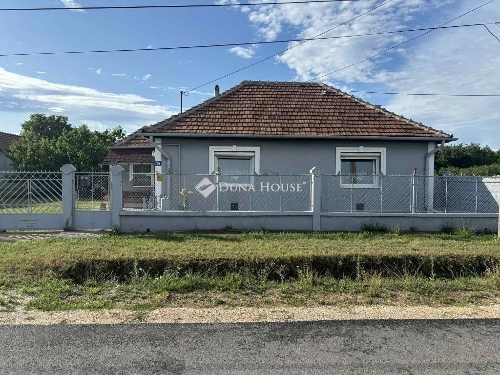 Eladó ház, Sajólád