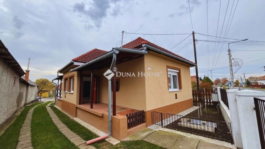 Eladó ház, Onga