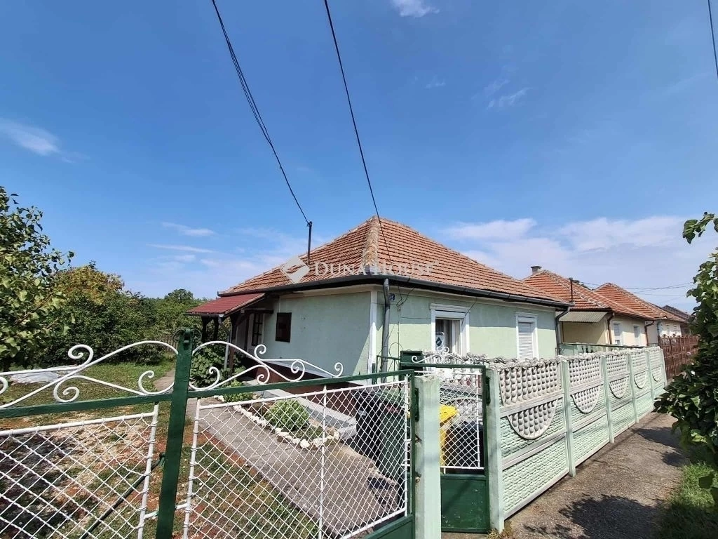 Eladó ház, Sajólád