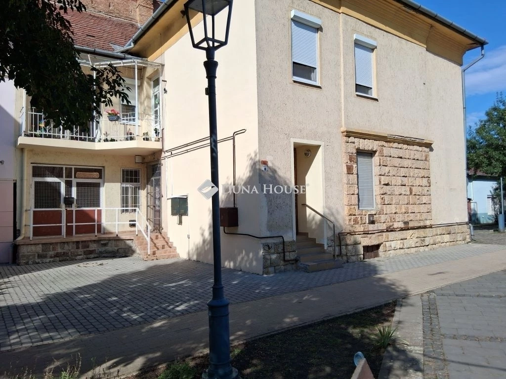 Eladó lakás, Szikszó