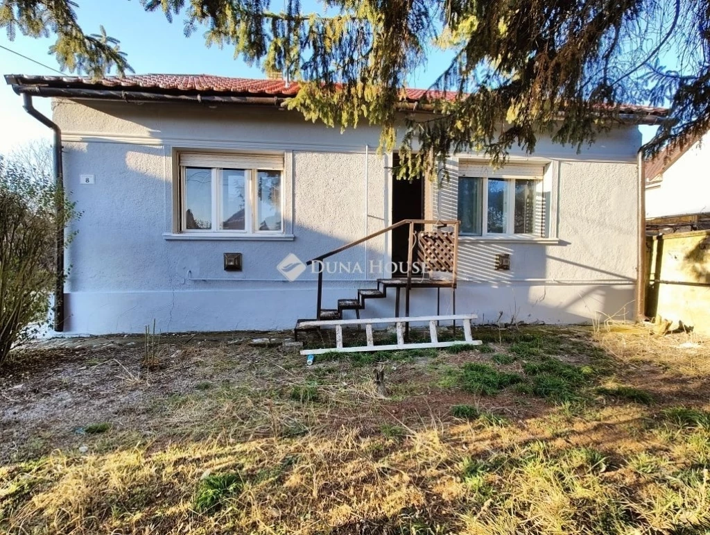 Eladó ház, Izsófalva