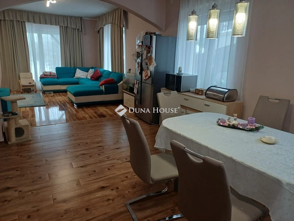 Eladó ház, Szirmabesenyő