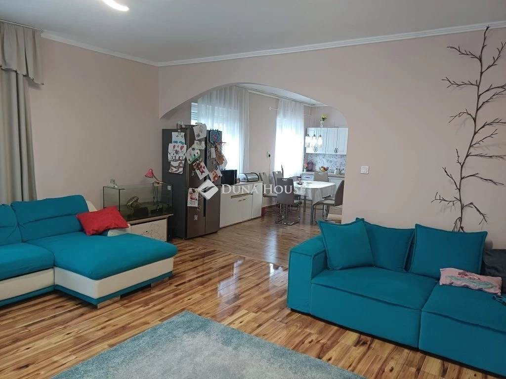 Eladó ház, Szirmabesenyő