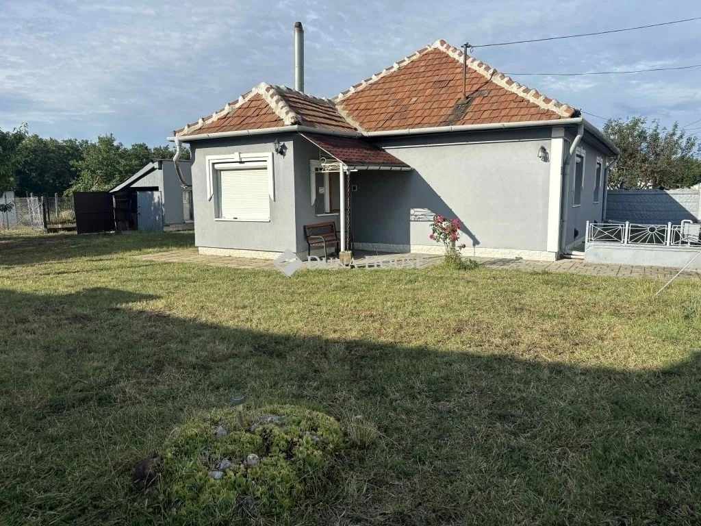 Eladó ház, Sajólád