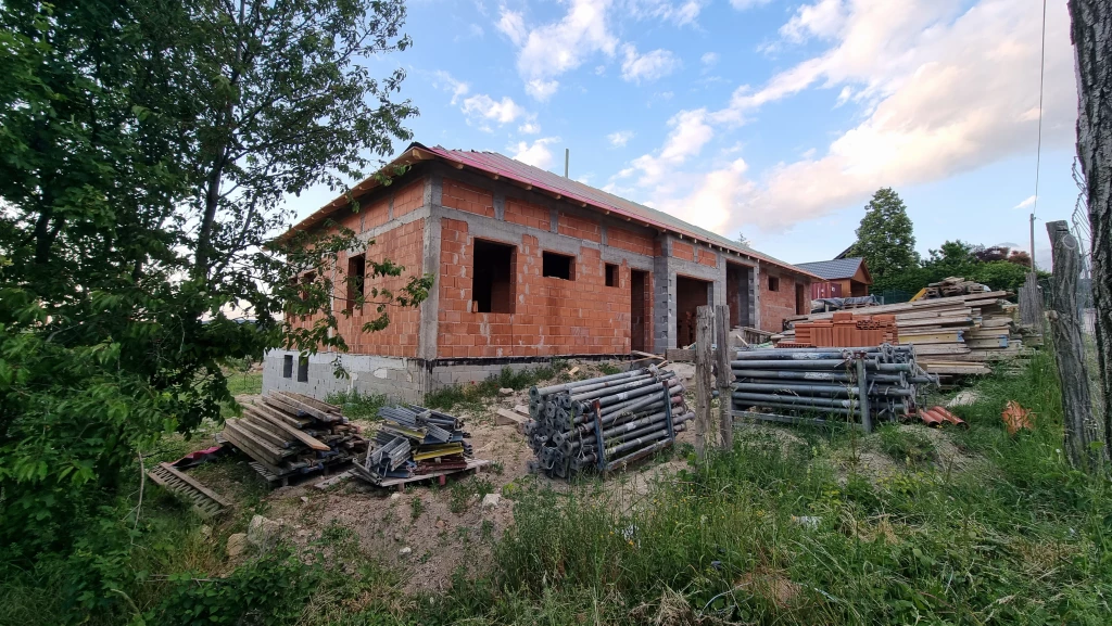 Eladó ikerház, Páty