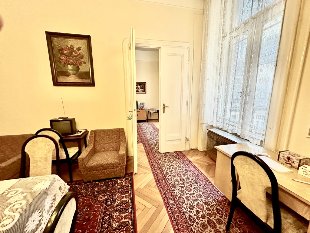 Eladó társasházi lakás, Budapest V. kerület, Veres Pálné utca