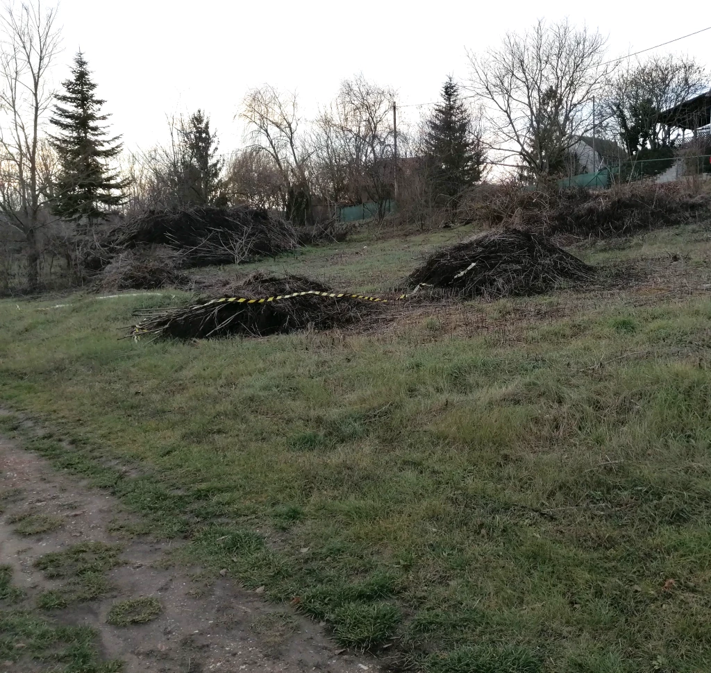 Eladó telek, Mány, Háromrózsapuszta