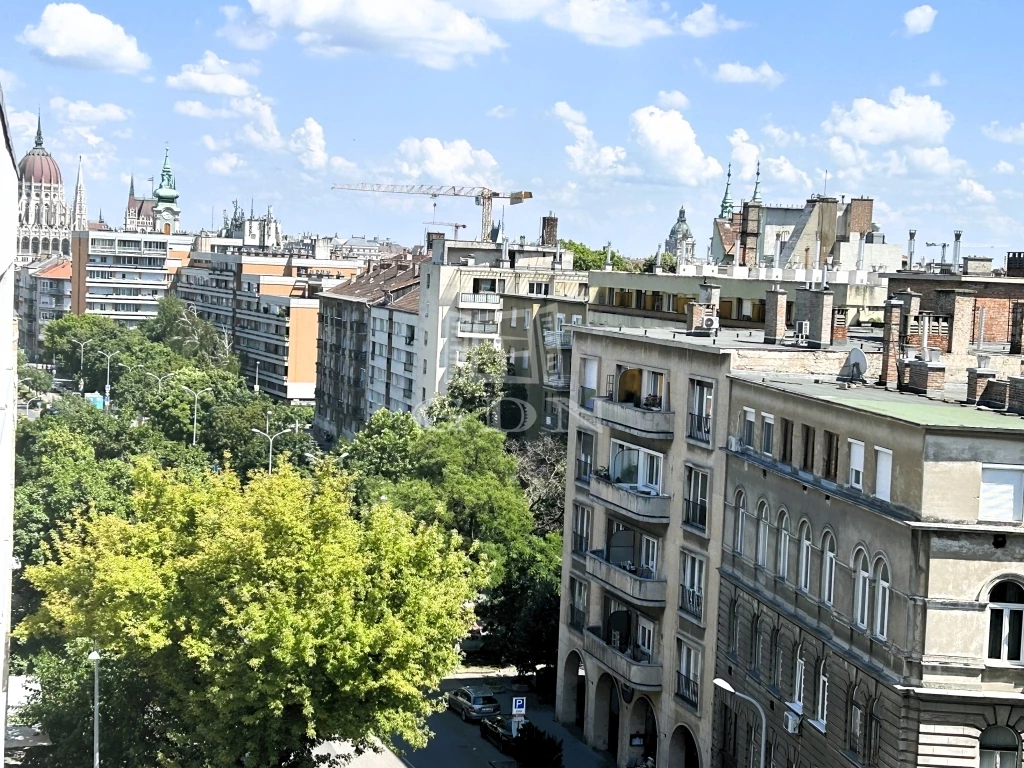 Eladó téglalakás, Budapest II. kerület, Csalogány utca