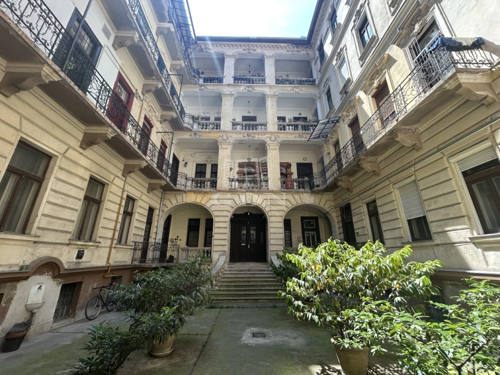 Eladó téglalakás, Budapest VI. kerület, Nagykörúton belüli terület, Eötvös utca
