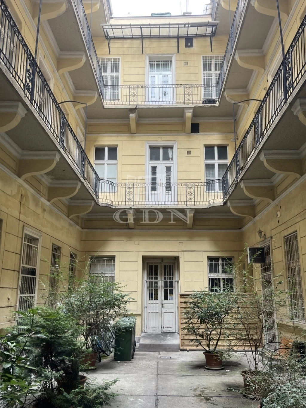 Eladó téglalakás, Budapest VI. kerület, Nagykörúton belüli terület, Nagymező utca