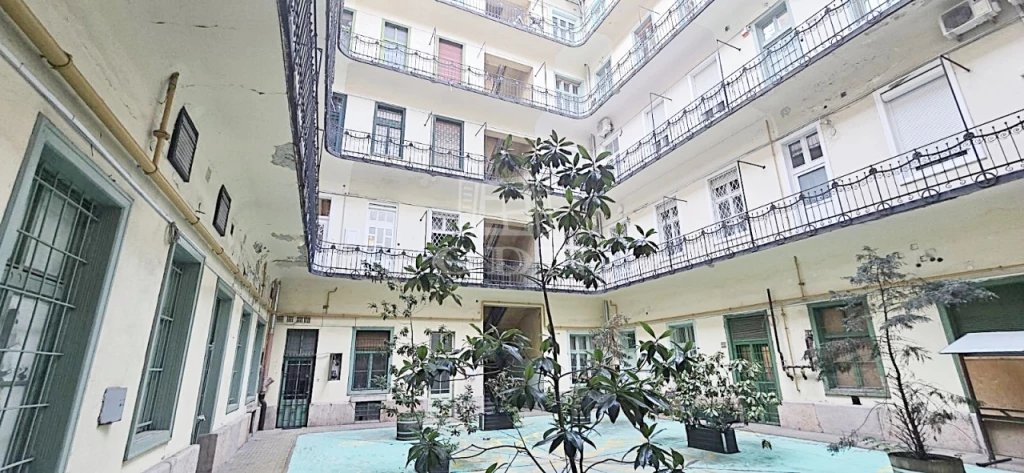 Eladó téglalakás, Budapest VI. kerület, Nagykörúton belüli terület, Székely Mihály utca