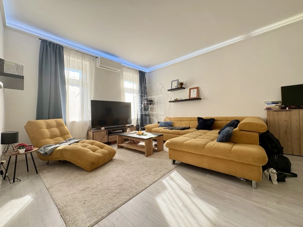 c3-1-name c2-19-name, Budapest V. kerület, Lipótváros, Akadémia utca