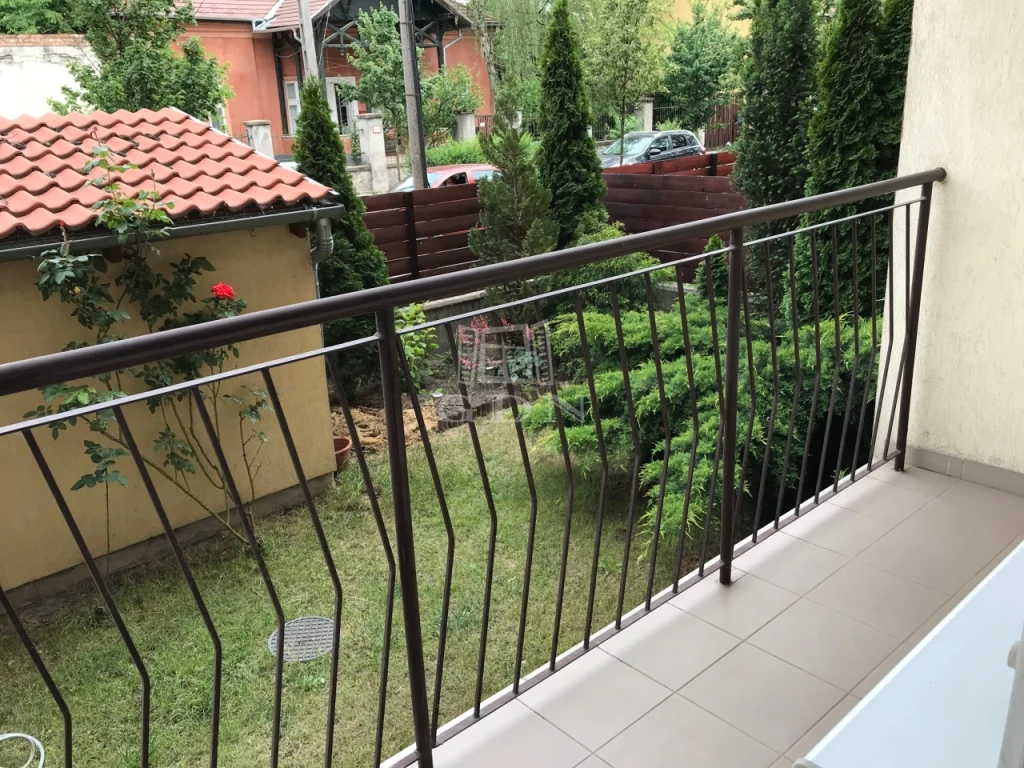 c3-1-name c2-19-name, Budapest XV. kerület, Eötvös utca