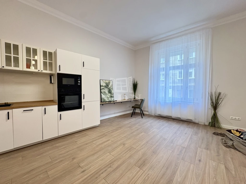 c3-1-name c2-19-name, Budapest VIII. kerület, Palotanegyed, Vas utca