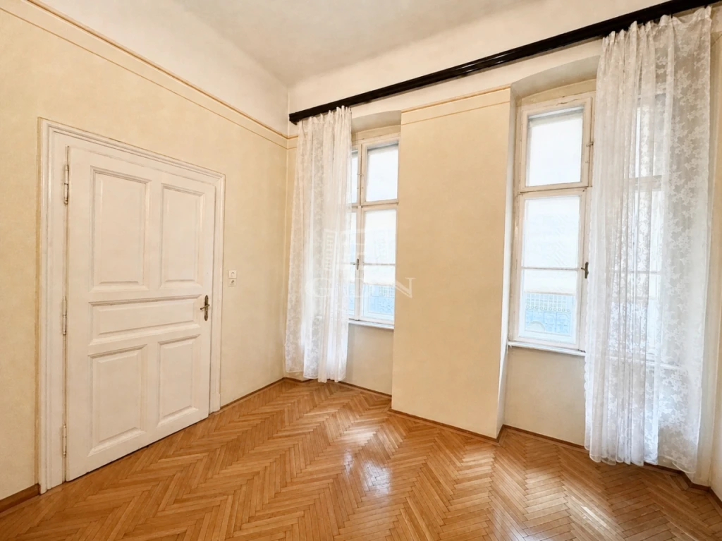 Eladó téglalakás, Budapest VI. kerület, Vörösmarty utca