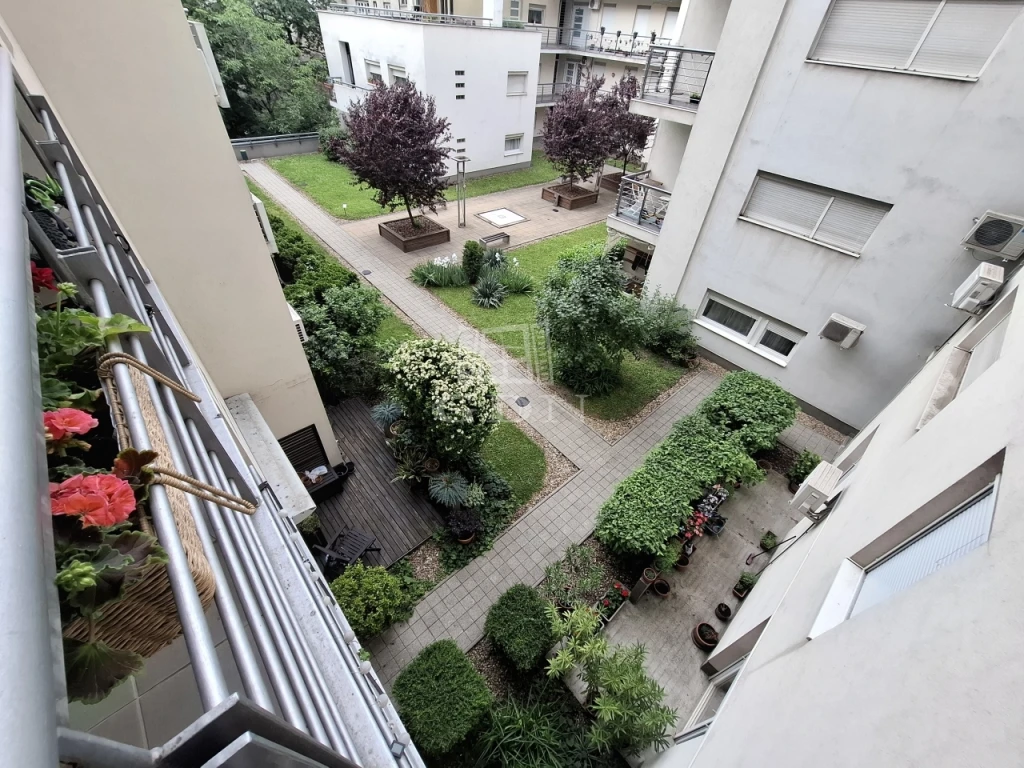 Eladó téglalakás, Budapest VI. kerület, Podmaniczky utca