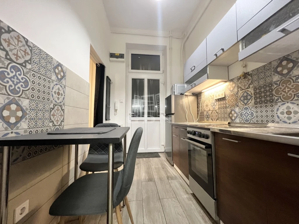 Eladó téglalakás, Budapest VIII. kerület, Teleki László tér